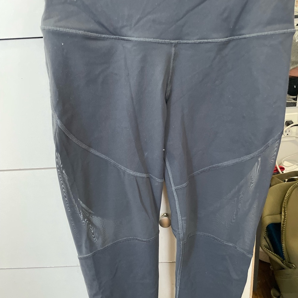 Victoria’s Secret cropped leggings